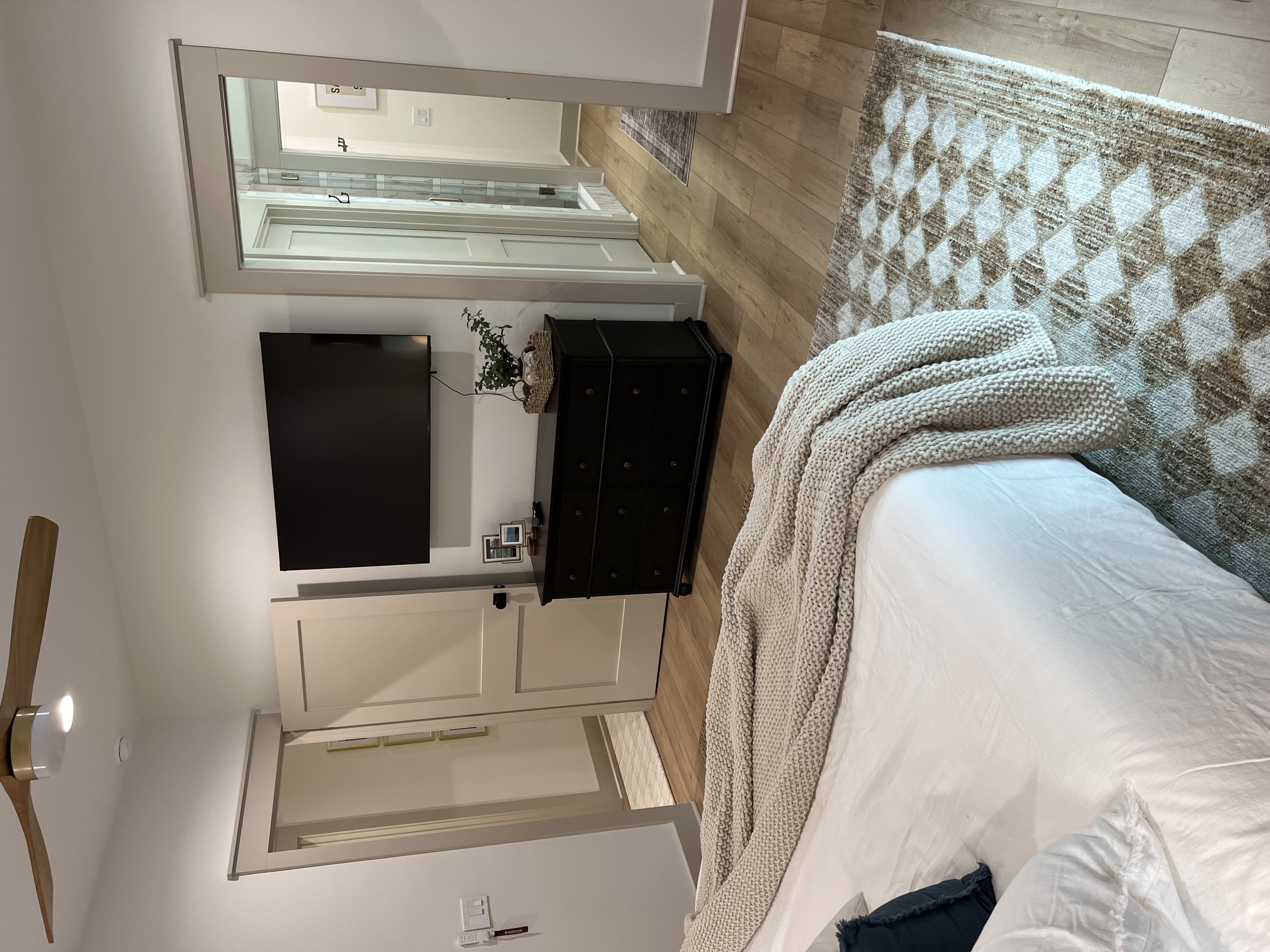Guest bedroom